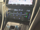 左右独立温度コントロールフルオートエアコンです。運転席、助手席それぞれで独立して温度設定ができます。冷え性の方が乗っても安心ですね♪