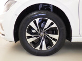 輸入車ならではの卓越した走りを支えるホイールと足回りです!日本車の走りに慣れている方にもぜひ体感して頂きたい程高いレベルでまとまっています。
