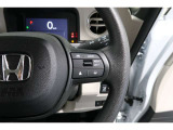 Hondaセンシングの機能のひとつ、アダプティブクルーズコントロール付!アクセルから足を離しても設定したスピードと前車との車間を保ち走行してくれます!車線維持もアシスト☆高速道路で疲労軽減ですね☆