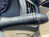 【オートライト(AUTO)】外の明るさをシステムが感知して、自動でヘッドライトが点灯します。ヘッドライトをつけ忘れを防ぐ便利機能です。