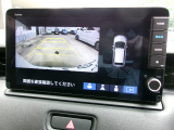 バックカメラの画像です。ガイドラインがスムースな車庫入れをサポートいたします。車庫入れの安心感がアップしますね。