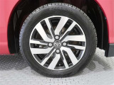 純正アルミホイールが似合ってます。タイヤサイズは165/65R14 です。