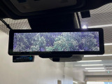 【デジタルインナーミラー】後席の大きな荷物や同乗者で後方が確認しづらい時でも安心!カメラが撮影した車両後方の映像をルームミラー内に表示。クリアな視界で状況の確認が可能です!