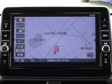 【ナビ】メモリーナビ(MM318D-L)付きです。目的地を設定すれば初めての場所でも簡単に行くことができます。もちろん音楽だって聴けちゃいます♪