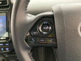 運転中、オーディオの操作をしてて、ハッとしたことはありませんか?ステアリングスイッチは、運転中でもハンドルでオーディオの操作が可能です。安全なドライブをサポートします。