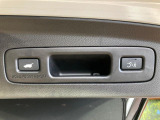 【パワーバックドア】スマートキーや運転席のボタンを押すだけでリアゲートが自動で開閉します!荷物を持っている時や、高い位置にあるバックドアを閉める際に便利な機能です♪