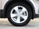 5スポーク7.5J&times;18インチシルバーアルミホイール。衝突回避・被害軽減ブレーキシステムをはじめとする先進安全・運転支援機能を標準装備。