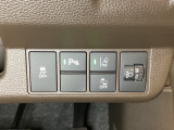 ハンドルの右側にはヘットライトリベライザーとHondaセンシング用のメインスイッチがついています。ヘッドライトリベライザーは道路状況や積荷の加重に応じてライトの高さを調節できます。
