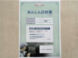 サポカーあんしん診断!トヨタ専用診断器で衝突被害軽減ブレーキなどの安全運転支援装置システムを点検しています。