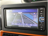 純正ナビを装備。タッチパネル式で使いやすく、お出かけもラクラクです。