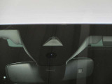 カメラで危険を検知。複数の先進技術で安全・快適なドライブをサポート。