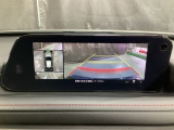 狭い場所での駐車やすれ違いなどでより的確な運転操作に役立つ360&deg;ビューモニターが装備されています。