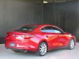希少なセダンタイプ、ホワイトレザーのMAZDA3入庫です♪ETCやドライブレコーダー、360&deg;モニターなど装備充実!内外装程度良好♪お気軽にお問合せ下さい♪