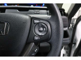 Hondaセンシングの機能のひとつ、アダプティブクルーズコントロール付!アクセルから足を離しても設定したスピードと前車との車間を保ち走行してくれます!車線維持もアシスト☆高速道路で疲労軽減ですね☆