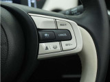 ◆アダプティブクルーズコントロール◆予め設定した車速内でクルマが自動的に加減速。前走車との適切な車間距離を維持しながら追従走行します。【LKAS】車線維持支援システムでステアリング操作を支援。