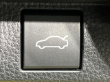 【パワーバックドア】スマートキーや運転席のボタンを押すだけでリアゲートが自動で開閉します!荷物を持っている時や、高い位置にあるバックドアを閉める際に便利な機能です♪