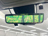 【デジタルインナーミラー】後席の大きな荷物や同乗者で後方が確認しづらい時でも安心!カメラが撮影した車両後方の映像をルームミラー内に表示。クリアな視界で状況の確認が可能です!