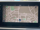 スマートフォン用アプリ[Apple CarPlay][Android Auto]対応の純正ナビ Discover Media を装備、ラジオのほか、USB、Bluetoothハンズフリー通話にも対応。