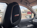 ヘッドレストにもBOSEスピーカーが付いております。