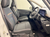 【運転席シート】ゆったりと広々した空間です。ストレスなく運転ができますよ!