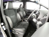 高いホールド性で運転姿勢が安定します。長距離ドライブでも疲れにくいのが魅力です。快適なドライビングライフをお送りください♪