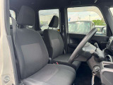 運転席周辺画像です。シート切れ・破れもなくシートの状態は良好です♪