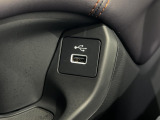 スマートフォンなどの音楽再生が可能なUSB接続ジャック装備車両です♪♪♪