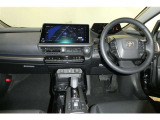 運転席は見やすく整理され、ナビも美しく装着され操作性にも優れています!
