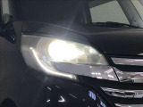HIDヘッドライトです。デザイン性がよくとても明るいので、夜間の走行や悪天候でも安心です。しかも長寿命!
