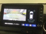 リバースギアに入れるだけで後方の表示へ切り替わります。夜間や雨の日の駐車も楽になりますよ。