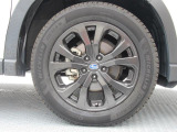 スバル純正18インチアルミホイール。タイヤサイズは225/55R18