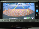 ギヤをRに入れるとナビの画面に後ろの映像が映るリヤカメラ付!後退時の安全確認やコンディションの悪い視界でもカラーバックモニターがドライバーをサポート☆☆☆