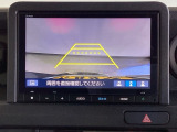 便利な3ビュー切り替え、ガイド線表示付きのバックカメラです。後退時、後方の視界をサポートします