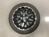 当社にてデモ走行時に装着していたワンシーズン使用の中古スタットレスタイヤ+ホイール4本セットを用意致しました。(2025年製、タイヤ+ホイールは現状渡し、保証対象外です)