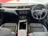 Audiのインテリアはエクステリア同様、優れたデザイン性とクオリティ、そして機能性を兼ね備えております。