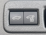 【パワーバックドア】スマートキーや運転席のボタンを押すだけでリアゲートが自動で開閉します!荷物を持っている時や、高い位置にあるバックドアを閉める際に便利な機能です♪