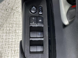 【パワーウインドウ】運転席のスイッチで、各席の窓ガラスの開閉ができます!あると便利ですよね!