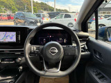 ハンドルには各種スイッチがあり、運転中でもオーディオの選曲や音量調整など手元で簡単に出来ます!