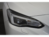 LEDヘッドライトで夜間の運転も安心です。