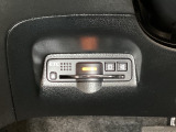 ハンドルの左下にETCがついています。高速道路の料金所の通過も楽々です。カードの取り出しもしやすい場所についています。