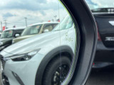 【BSM】ブラインドスポットモニター(BSM)は、死角にいる車両をセンサーで検知し、ドライバーに注意を促すことで、安全な車線変更をサポートします。