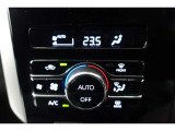 ★エアコンはオートタイプが装着済みです!オートモードにしておけば、車内温度を設定するだけで風の料や吹き出し口の切り替えを機械が行ってくれます!一年中快適な環境を作れますよ♪
