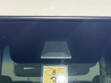 【ホンダセンシング】走行中に前方の車両等を認識し、衝突しそうな時は警報とブレーキで衝突回避と被害軽減をアシスト。より安全にドライブをお楽しみいただけます。
