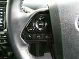 ステアリングスイッチ付き。前方から目を離すことなく操作することが可能です。