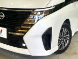 【LEDヘッドライト】悪天候や夜間走行時も良好な視界を確保し安心して運転できる高輝度LEDヘッドライトを装備!点灯速度が早く、消費電力も抑えられています。