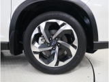 純正18インチアルミホイール装備・タイヤサイズ225/55R18