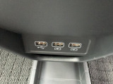 USBジャックです。電子機器を繋いで充電したり、音楽を聴くことが出来ます
