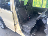 運転席シート廻りは使用感も少なく、良好な状態となっています。前オーナー様が丁寧に使っていたことがよくわかりますね。