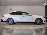 ☆BMWの前後重量配分50:50はエンジン自体をフロントタイヤよりも後ろにずらし、通常はエンジンルーム内に搭載される重量物であるバッテリーをトランクに移動させるなどして実現されています☆