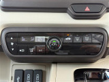 【 オートエアコン 】車内温度を感知して自動で温度調整をしてくれるのでいつでも快適な車内空間を創り上げます!
